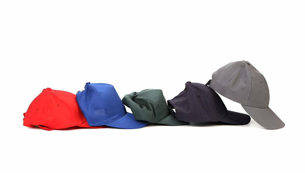 Gorras promocionales en fila de colores: Más que un accesorio